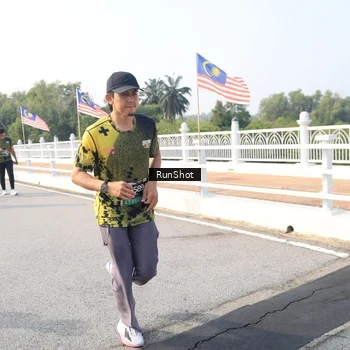 Runner Photo 6913497