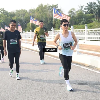 Runner Photo 6913553