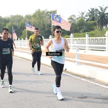 Runner Photo 6913557