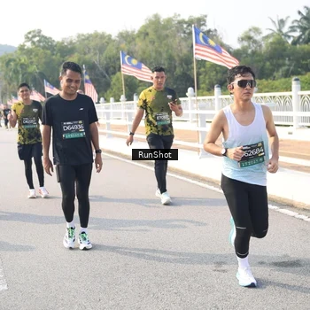 Runner Photo 6913559
