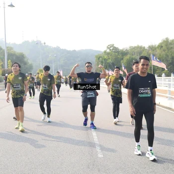 Runner Photo 6913578