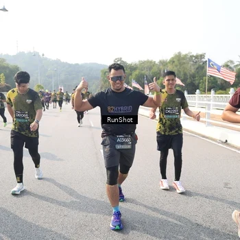 Runner Photo 6913653