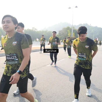 Runner Photo 6913671