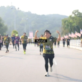 Runner Photo 6913687