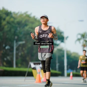 Runner Photo 6913693