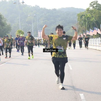 Runner Photo 6913700