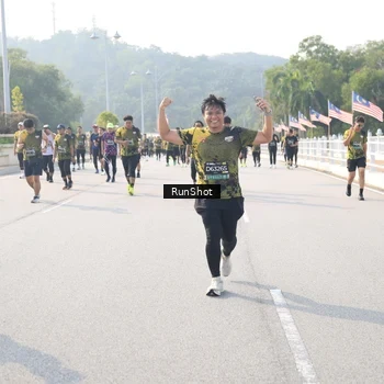 Runner Photo 6913707