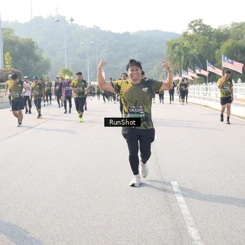 Runner Photo 6913718