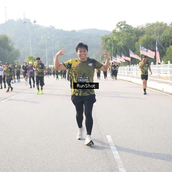 Runner Photo 6913740