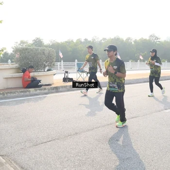 Runner Photo 6913759