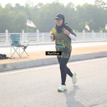 Runner Photo 6913783