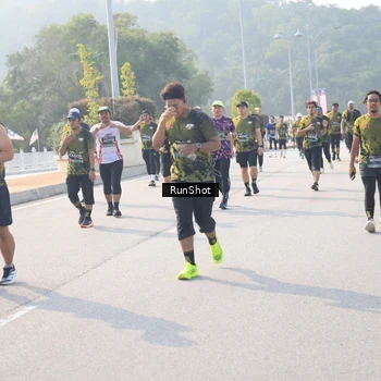 Runner Photo 6913810