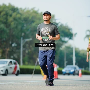 Runner Photo 6913842