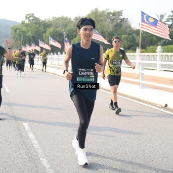 Runner Photo 6913872