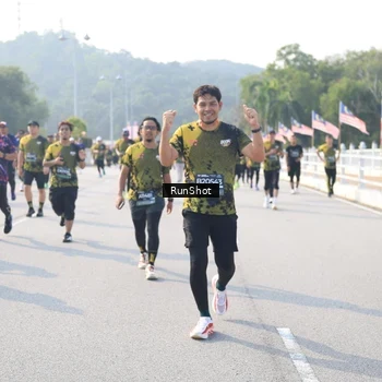 Runner Photo 6913873