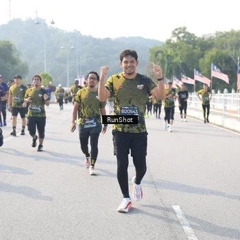 Runner Photo 6913880