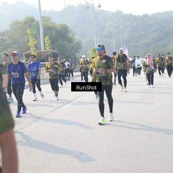 Runner Photo 6913999