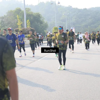 Runner Photo 6914001