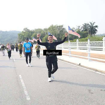 Runner Photo 6914090