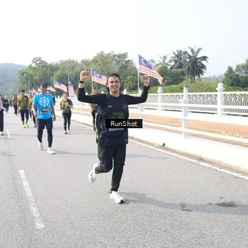 Runner Photo 6914104