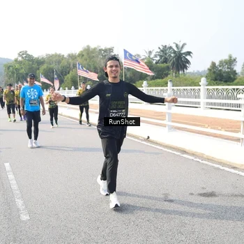 Runner Photo 6914108