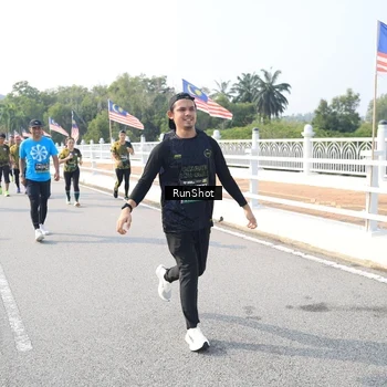 Runner Photo 6914117