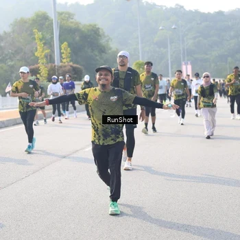 Runner Photo 6914144