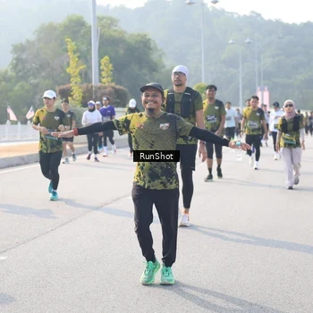 Runner Photo 6914156