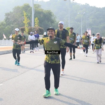 Runner Photo 6914162