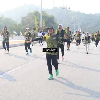 Runner Photo 6914167
