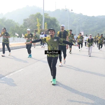 Runner Photo 6914174