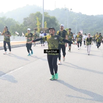 Runner Photo 6914175
