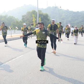 Runner Photo 6914185