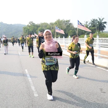 Runner Photo 6914242