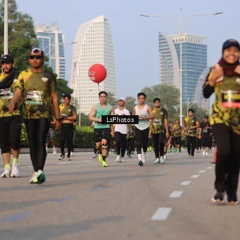 Runner Photo 6915255