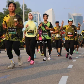 Runner Photo 6916358