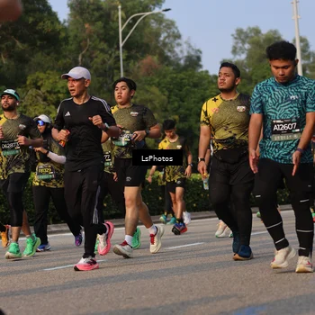Runner Photo 6916637