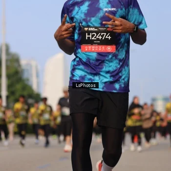Runner Photo 6917703