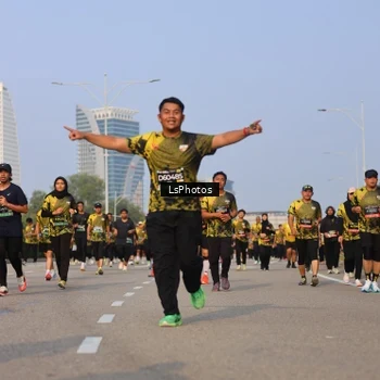 Runner Photo 6918676