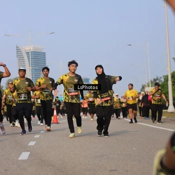 Runner Photo 6918692