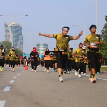 Runner Photo 6918719