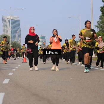 Runner Photo 6918738
