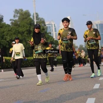 Runner Photo 6918751