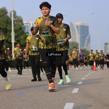 Runner Photo 6918753