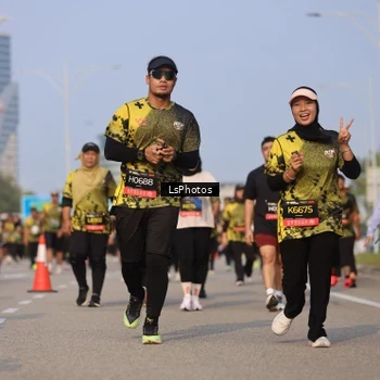 Runner Photo 6919100
