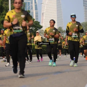 Runner Photo 6919210