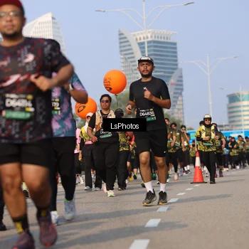 Runner Photo 6920100