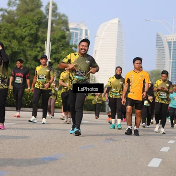 Runner Photo 6920800