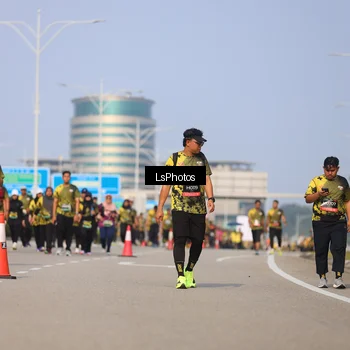 Runner Photo 6921001