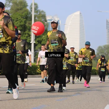 Runner Photo 6921035
